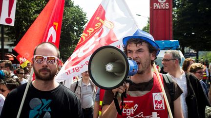 Des manifestants à Paris, le 23 juin 2016. (GEOFFROY VAN DER HASSELT / ANADOLU AGENCY / AFP)