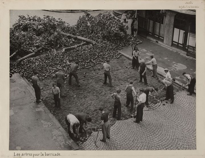 Pierre Jahan, "Libération de Paris, 22 août 1944 - Montrouge, avenue de la République"
 (Pierre Jahan / Musée Carnavalet / Roger-Viollet)