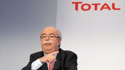 Le PDG de Total, Christophe de Margerie, lors d'une conf&eacute;rence de presse &agrave; Paris, le 11 f&eacute;vrier 2011.&nbsp; (ERIC PIERMONT / AFP)