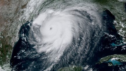 Cette image satellite montre l'ouragan Laura dans le golfe du Mexique se déplaçant vers la Louisiane, le 26 août 2020. (HANDOUT / NOAA / GOES / AFP)