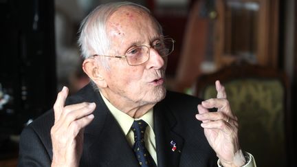 L'ancien résistant Pierre Rolinet, à Brognard (Doubs), le 7 décembre 2020. (JEAN-MARC LOOS / MAXPPP)