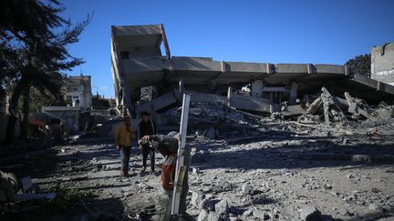 Une école détruite par un bombardement dans la bande de Gaza, le 31 janvier 2024. (MAJDI FATHI / NURPHOTO / AFP)