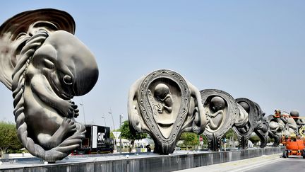 Des sculptures géantes de Damien Hirst devant un hôpital au Qatar (10 octobre 2018)
 (Stringer / AFP)