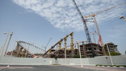 Le chantier du stade&nbsp;Khalifa International à Doha (Qatar), le 9 janvier 2016. (ANDREAS GEBERT / DPA)