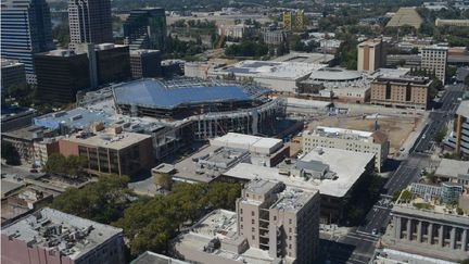 Une vue a&eacute;rienne de la salle de basket actuellement construite &agrave; Sacramento (Etats-Unis), le 27 ao&ucirc;t 2015. (CAPTURE D'ECRAN / GOLDEN 1 CENTER)