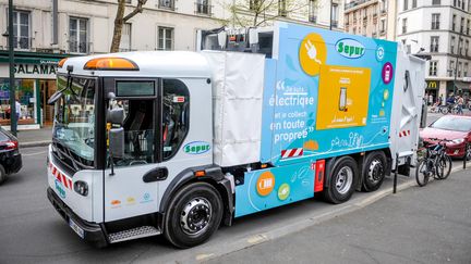 Camion poubelle electrique. (SEPUR)