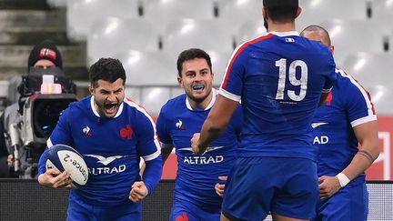 Les joueurs du XV de France après leur victoire face au Pays de Galles (32-30) lors du Tournoi des Six Nations, le 20 mars 2021.  (FRANCK FIFE / AFP)