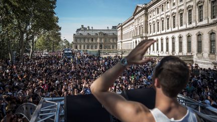 La Techno Parade se déroule traditionnellement fin septembre, à Paris. 
 (PHILIPPE LOPEZ / AFP)