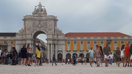 Place du commerce de Lisbonne (Portugal), août 2019. (STÉPHANIE BERLU / FRANCE-INFO)