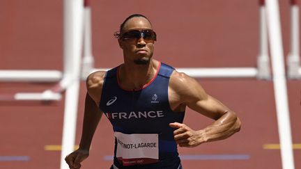 Malgré un bon chrono en 13''16, Pascal Martinot-Lagarde, en larmes, est inconsolable après une nouvelle finale olympique sans médaille.