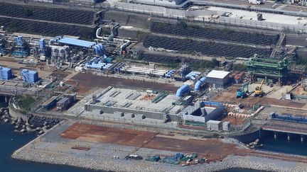 Une installation rejetant l'eau traitée stockée dans l'enceinte de la centrale nucléaire de Fukushima, au Japon, le 24 août 2023. (TAKUYA MATSUMOTO / YOMIURI / AFP)