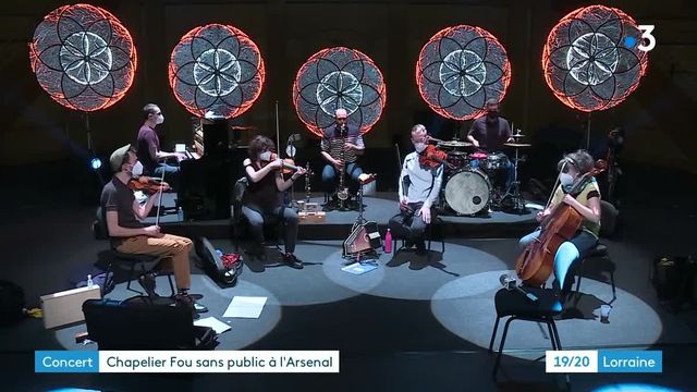 Chapelier Fou est en répétition avec 6 autres musiciens à l'Arsenal de Metz