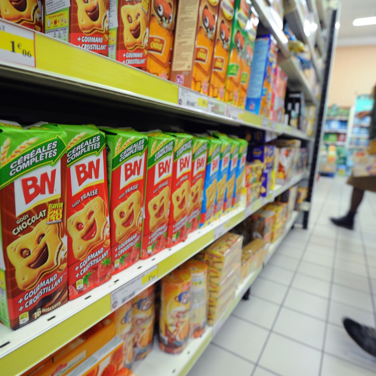 Consommation Des Etiquettes Allechantes Mais Des Biscuits Pauvres En Fruits