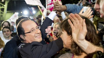 Fran&ccedil;ois Hollande &agrave; la sortie de son metting du Bourget, le dimanche 22 janvier 2012. (FRED DUFOUR / REUTERS)