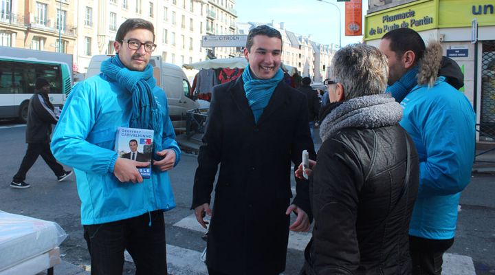 Geoffrey Carvalhinho (au centre), candidat UMP &agrave; Pantin (Seine-Saint-Denis), le 23 f&eacute;vrier 2014. (VIOLAINE JAUSSENT / FRANCETV INFO)