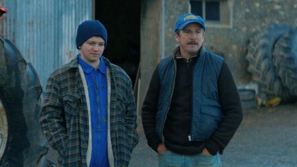 Anthony Bajon et Guillaume Canet dans "Au nom de la terre", d'Edouard Bergeon (20119) (Nord-Ouest Films)