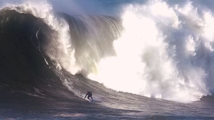 Une image extraite du documentaire sur le surf "Dompteurs de Géants" de Cédric Molle-Laurençon.
 (Saisie écran / Cédric Molle-Laurençon)