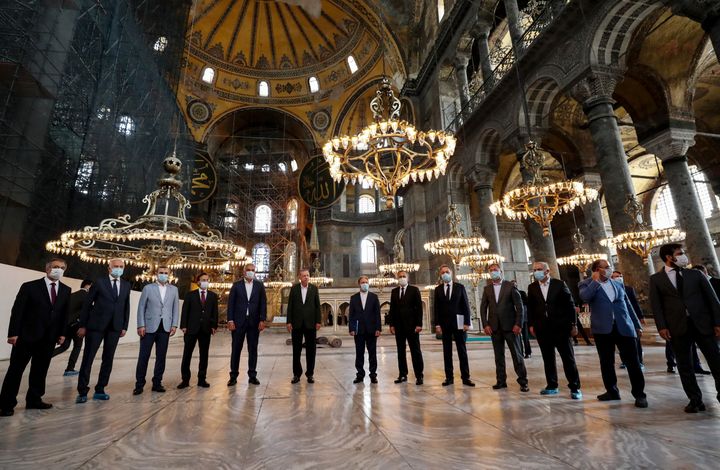 Les icônes Chrétiennes seront dissimulées le temps d'une première prière collective dans cette basilique désormais mosquée. (HANDOUT / TURKISH PRESIDENTIAL PRESS SERVI)