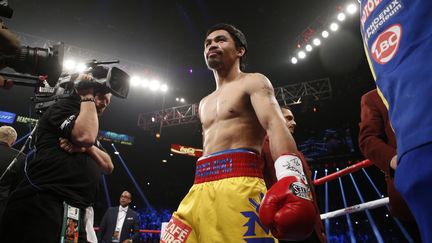 Manny&nbsp;Pacquiao sur le ring pour son combat de boxe face &agrave;&nbsp;Floyd Mayweather Jr., le 2 mai 2015 &agrave; Las vegas&nbsp;(Etats-Unis). (JOHN GURZINSKI / AFP)