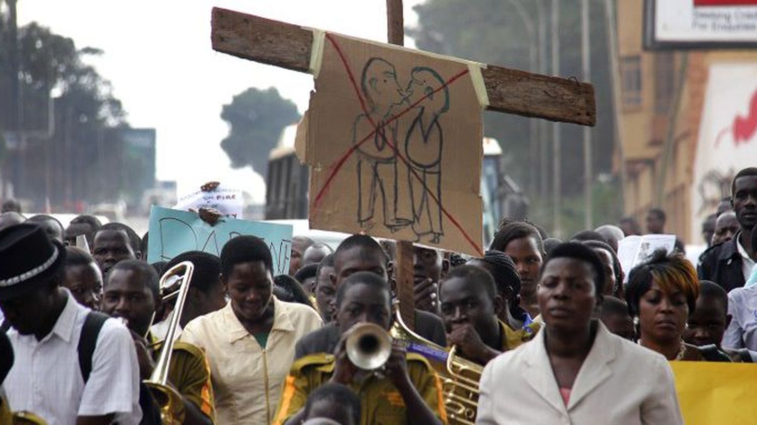 Ouganda : Les évangélistes En Croisade Contre La Pornographie Et L ...