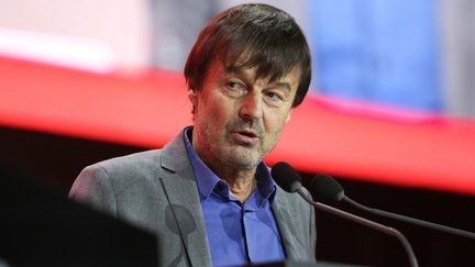 L'ancien ministre de la Transition écologique Nicolas Hulot s'exprime dans le cadre d'un débat après la publication d'un rapport&nbsp;de la Fondation Abbé Pierre à Paris, le 31 janvier 2020. (MICHEL STOUPAK / NURPHOTO / AFP)