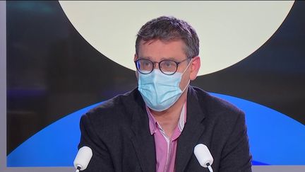 Covid-19 : l’Europe bientôt submergée par Omicron ?