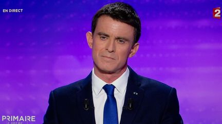 Manuel Valls, le 25 janvier 2017, sur le plateau de France 2, à Paris.&nbsp; (FRANCE 2 / FRANCEINFO)