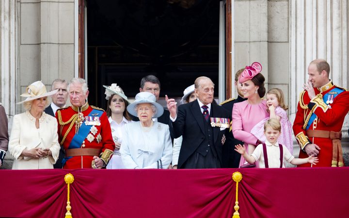 La famille royale britannique au balcon du palais de Buckingham, le 17 juin 2017 à l'occasion de "Trooping the colour" pour l'anniversaire de la reine Elizabeth II, à Londres. (ALBERT NIEBOER / RPE)