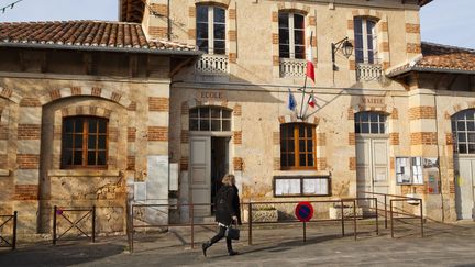 L'&eacute;cole de Montcabrier, un village de 350 habitants, dans le Lot. (JEAN-MARC BARRERE / HEMIS.FR / AFP)