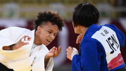 Amandine Buchard a été battue par la Japonaise Uta Abe, le 25 juillet en finale des Jeux olympiques de Tokyo. (FRANCK FIFE / AFP)