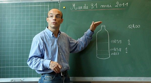 Gilles Vernet dans sa classe
 (Kamea Meah Films)