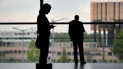 Illustration égalité femmes-hommes au travail. (JOHN THYS / AFP)