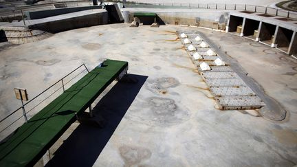 Installations d&eacute;labr&eacute;es des comp&eacute;titions de cano&eacute; et kayak, construites pour les JO d'&eacute;t&eacute; de 2004 &agrave; Ath&egrave;nes (Gr&egrave;ce), en juin 2012. (ANGELOS TZORTZINIS / AFP)