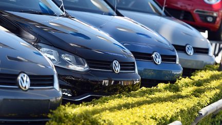 Des&nbsp;Volkswagen chez un concessionnaire (WILLIAM WEST / AFP)