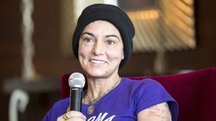 La chanteuse&nbsp;Sinéad O'Connor lors d'une conférence de presse à Budapest (Hongrie), le 22 avril 2015.&nbsp; (MAXPPP)