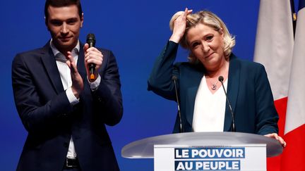 Jordan Bardella et Marine Le Pen lancent la campagne du Rassemblement national pour les élections européennes, le 13 janvier 2019 à Paris. (CHRISTIAN HARTMANN / REUTERS)