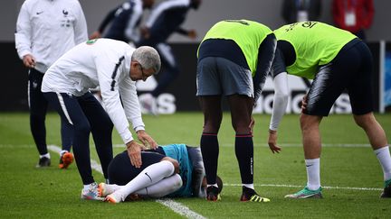 Kylian Mbappé a été blessé lors de l'entraînement des Bleus, le 12 juin à Istra (Russie).&nbsp; (FRANCK FIFE / AFP)