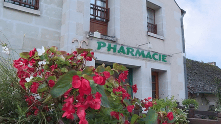 Indre-et-Loire : une pharmacienne vend son officine un euro (France 2)