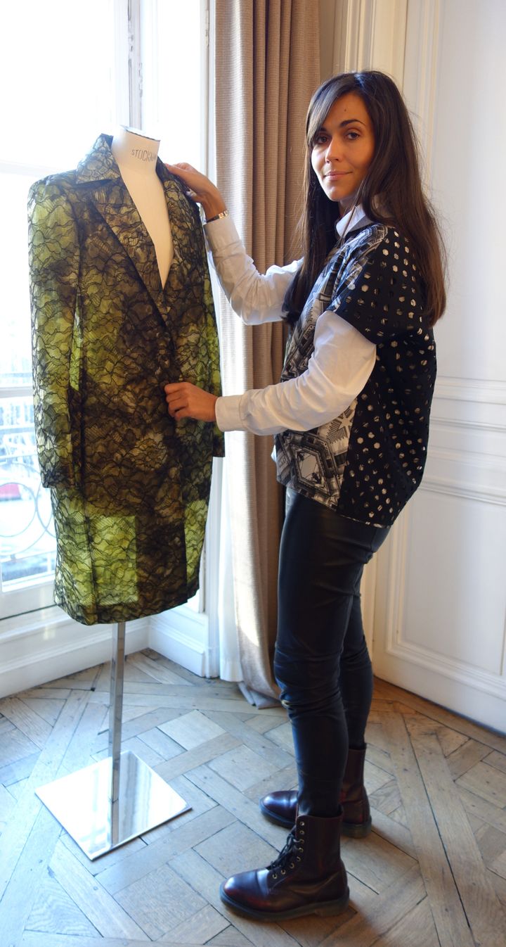 Marie-Christine Statz devant un manteau de la collection printemps-été 2014
 (Corinne Jeammet)