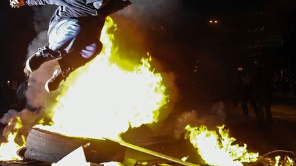 Manifestation &agrave; Sao&nbsp;Paulo (Br&eacute;sil) pour protester contre la hausse des prix des transports publics, le 19 juin 2014. (MIGUEL SCHINCARIOL / AFP)