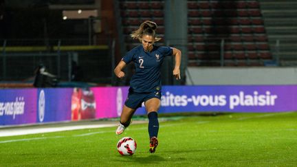 Ève Périsset avec l'équipe de France face à l'Estonie, match comptant pour les éliminatoires du Mondial 2023, le 22 octobre 2021 à Créteil (MELANIE LAURENT / AFP)