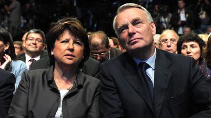 La premi&egrave;re secr&eacute;taire du PS, Martine Aubry, et le Premier ministre, Jean-Marc Ayrault, lors d'un meeting commun &agrave; Paris, le 13 juin 2012. (CHAMUSSY / SIPA)