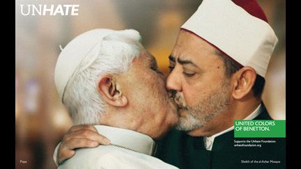 Le pape Benoit XVI et le cheikh Al-Tayeb, grand imam de la mosqu&eacute;e Al-Azhar du Caire. (BENETTON)