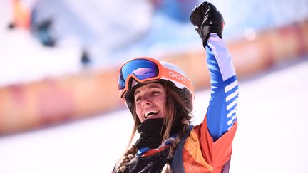 Julia Pereira De Sousa Mabileau réagit après&nbsp;être arrivée deuxième au snowboardcross, à Pyeongchang (Corée du Sud), le 16 février 2018. (MARTIN BUREAU / AFP)