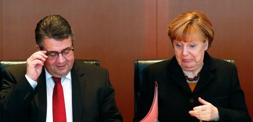 Sigmar Gabriel et Angela Merkel à Berlin à la chancellerie à Berlin le 11 janvier 2017. (REUTERS - Fabrizio Bensch)