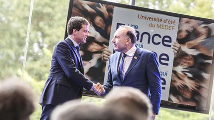 &nbsp; (Pierre Gattaz et Manuel Valls, mercredi, à l'université d'été du Medef. © Maxppp)