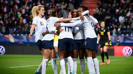 Marie-Antoinette Katoto célèbre son deuxième but inscrit lors du match du Tournoi de France face au Brésil, le 19 février 2022. (FRANCK FIFE / AFP)