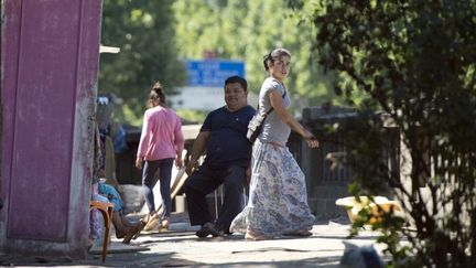 Un campement de Roms, en ao&ucirc;t 2013, porte d'Aubervilliers &agrave; Paris. (MIGUEL MEDINA / AFP)