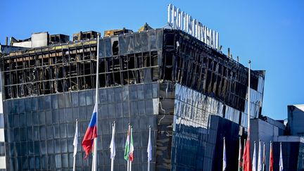 Le Crocus City Hall, où a eu lieu l'attentat qui a fait 143 morts vendredi 22 mars dans la soirée, à Moscou (Russie), le 28 mars 2024. (SEFA KARACAN / ANADOLU / AFP)