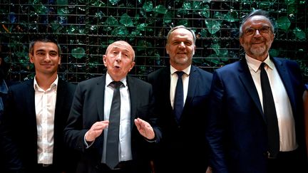 Yann Cucherat, Gérard Collomb,&nbsp;Francois-Noël Buffet et Etienne Blanc (de gauche à droite), lors de la conférence de presse annonçant leur alliance, le 28 mai 2020, à Lyon. (JEFF PACHOUD / AFP)